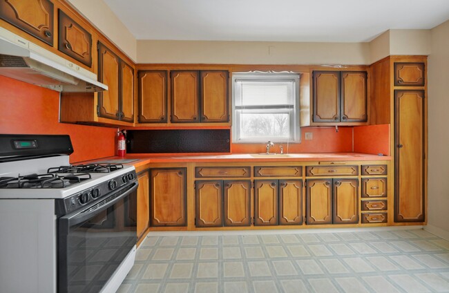 Building Photo - 271 7th St