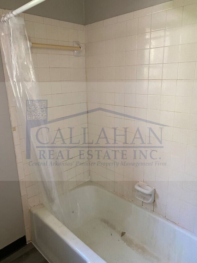 Building Photo - 8307 W Woodview Dr