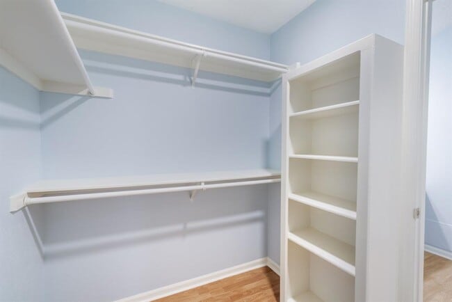 Building Photo - 4330 Heathfield Dr