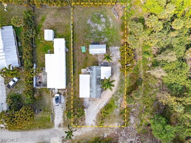 Building Photo - 7270 Pinehurst Rd