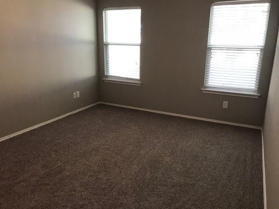 Primary bedroom - 525 Oxford Loop