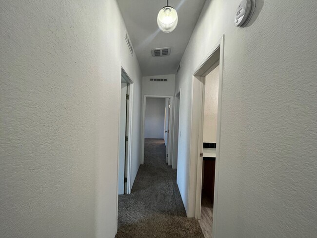 Building Photo - 1404 River Run Ln