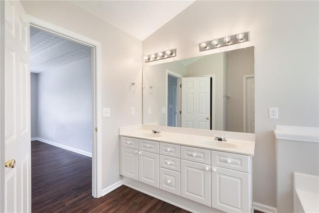 Building Photo - 49 Parkside Dr