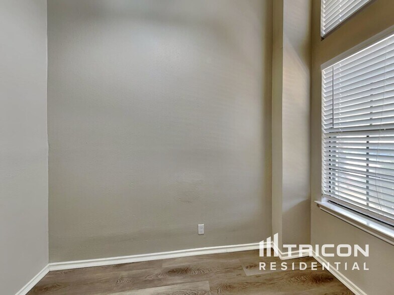 Building Photo - 10218 Basin Field Dr
