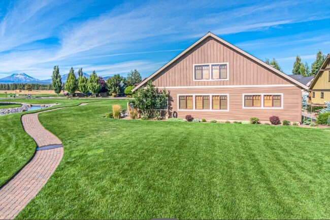 Building Photo - Stunning 4-bedroom/2-bath with pristine Mt. Views in Pine Meadow!