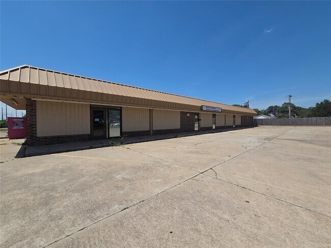 Building Photo - 8421 NE 10th St