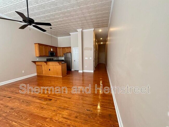 Building Photo - 1204 Broad St