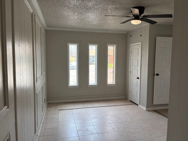 Building Photo - 5530 Lakefield Dr