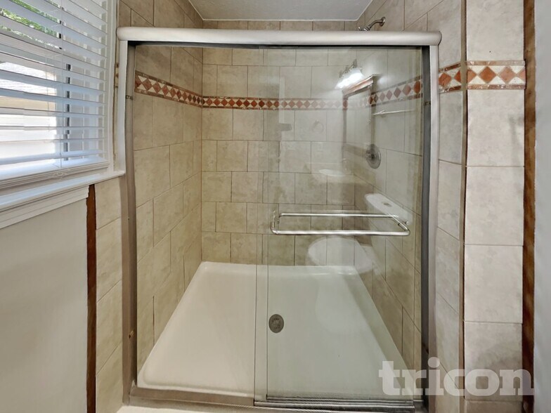 Building Photo - 3009 Blackwood Dr