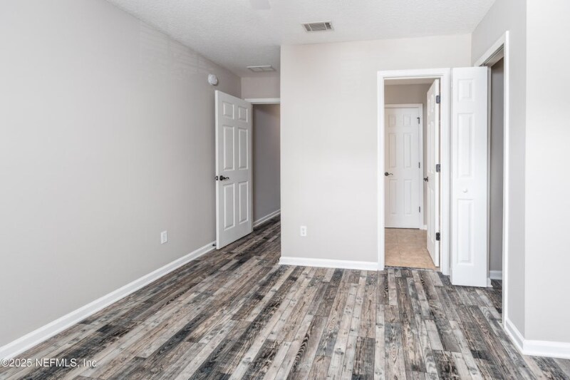 Building Photo - 230 Scrub Jay Dr