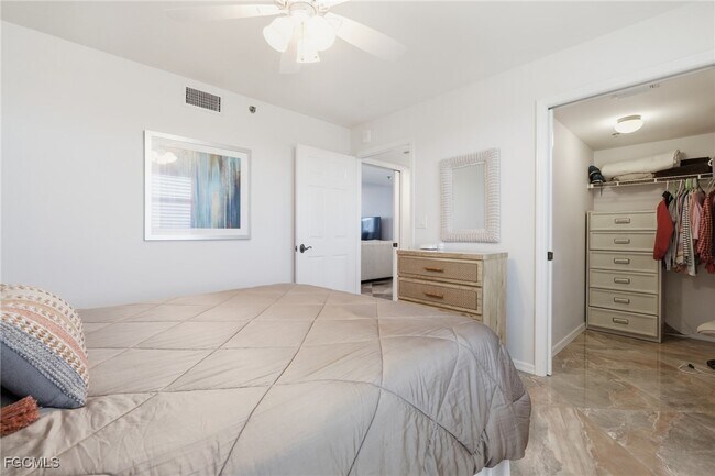 Building Photo - 6585 Nicholas Blvd