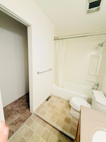 Building Photo - 2904 Stork Ct