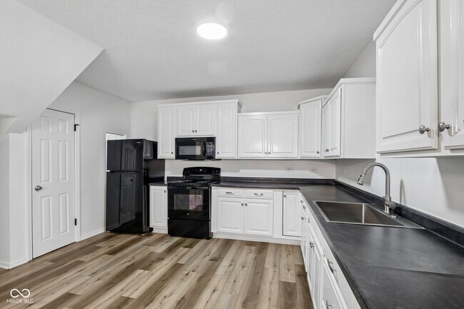 Building Photo - 809 N Meridian St Rd