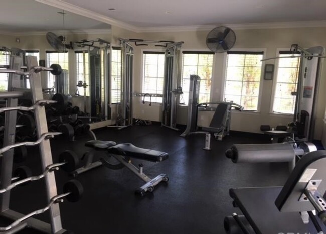 Fitness center - 2020 Camino De La Reina