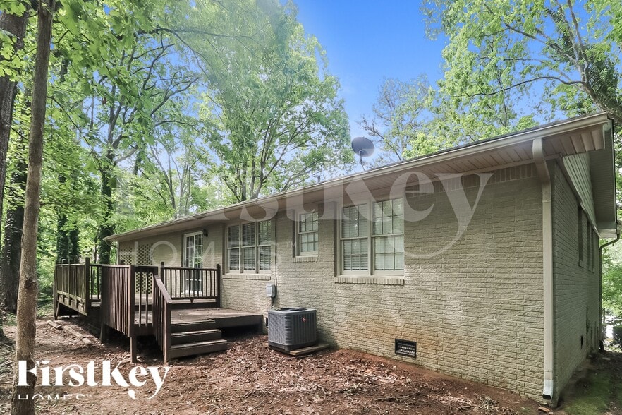 Building Photo - 3082 Lake Ranch Dr