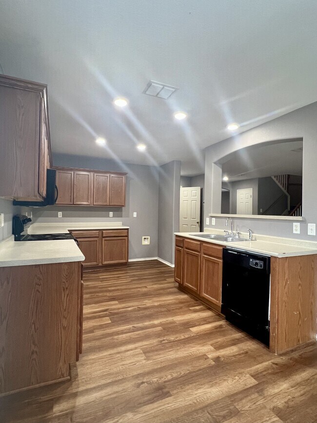 Building Photo - 9411 Rainbow Creek