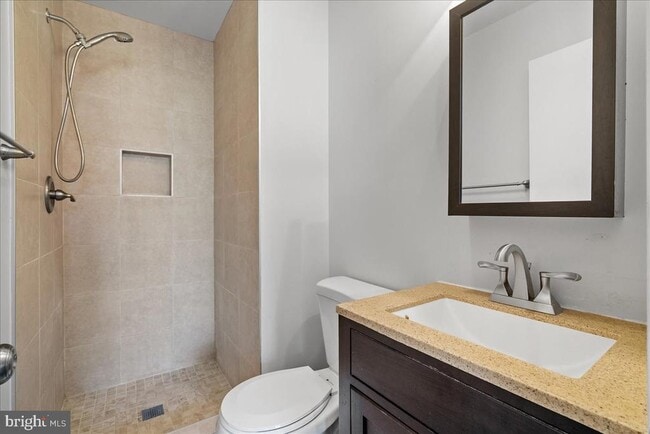 Building Photo - 2146 Golf Course Dr