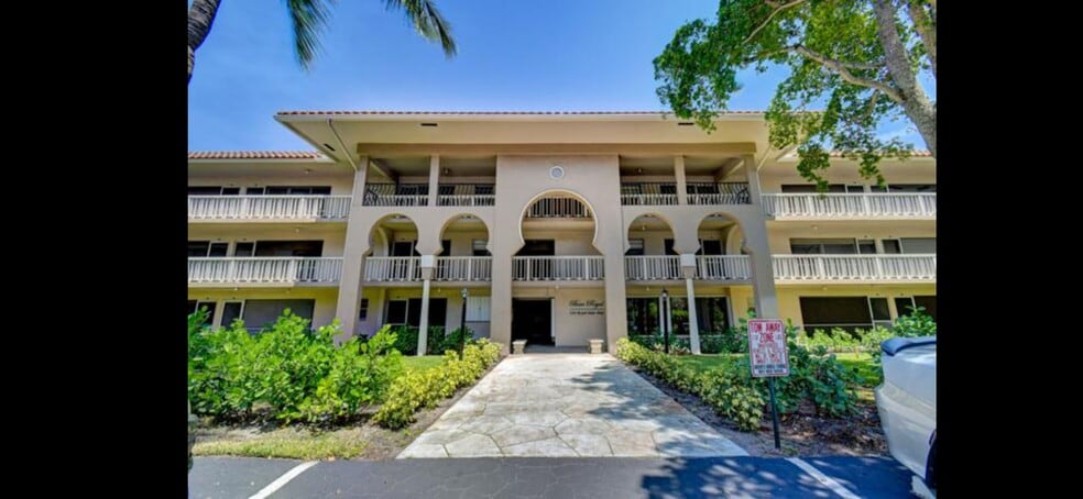 Building Photo - 100 Royal Palm Way