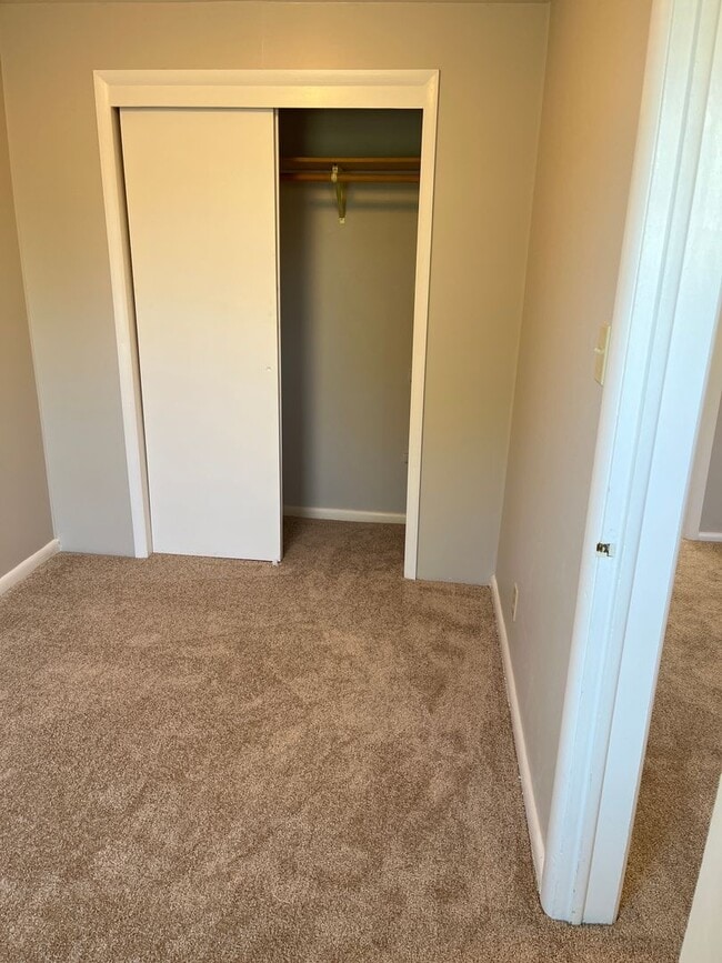 Building Photo - Two Bedroom Home, Detached Garage