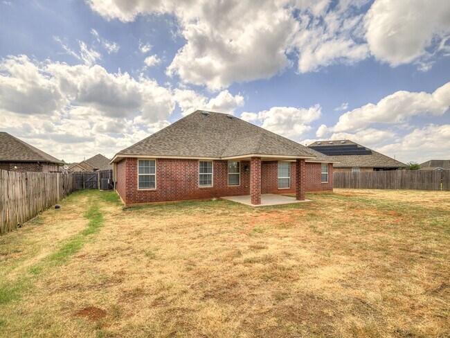 Building Photo - Updated Home + Montague Neighborhood + 3 b...