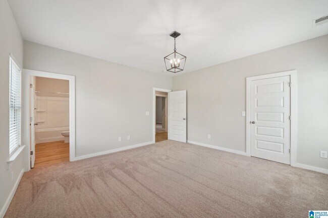 Building Photo - 152 Kings Wy