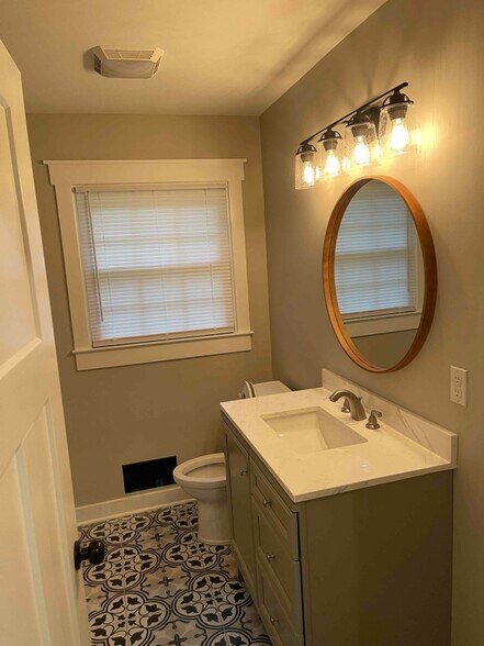 Building Photo - 506 Leander St