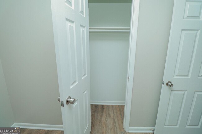 Building Photo - 3323 Victory Ct E