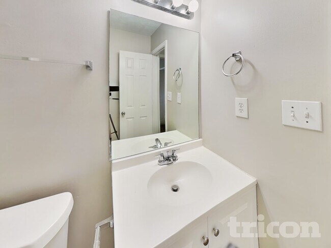 Building Photo - 235 Princeton Way