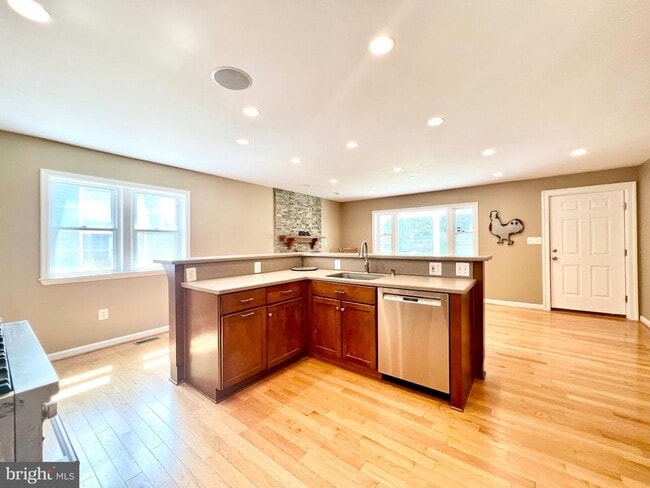 Building Photo - 6605 Keene Dr