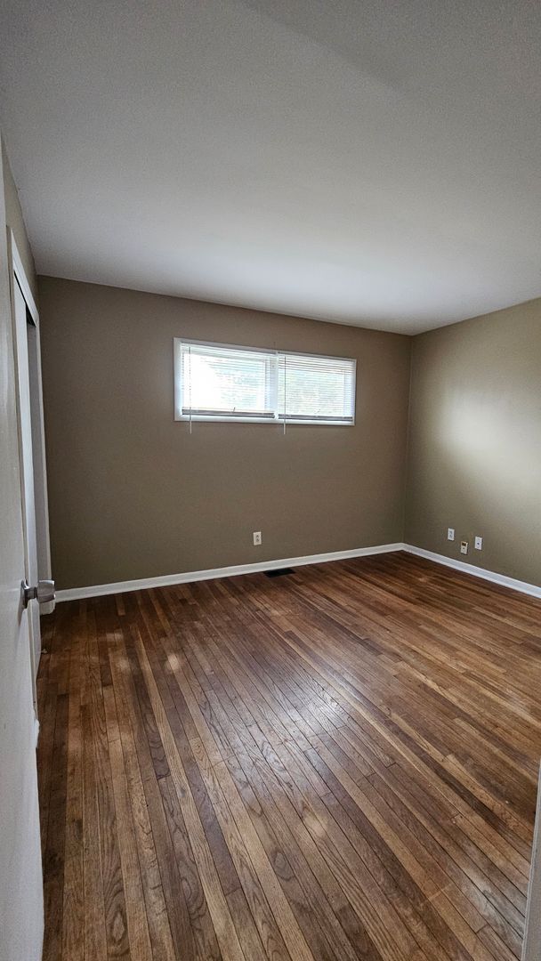 Building Photo - Great Location! Available NOW!