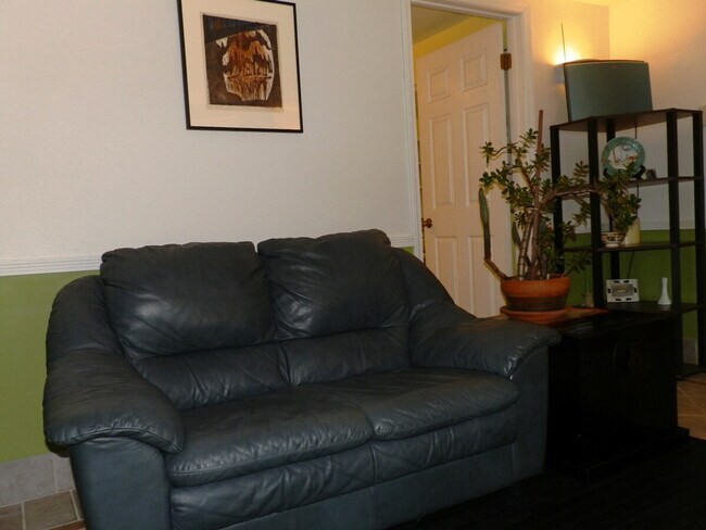 Building Photo - 208 27th Ave E