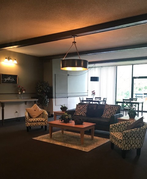 Community Room - Fairway Tower & Manor Apartments