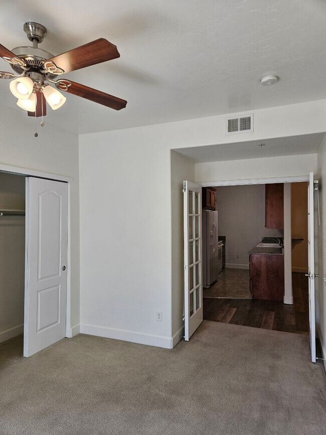 Building Photo - Beautiful 2 Bedroom Condo Avail 9/2