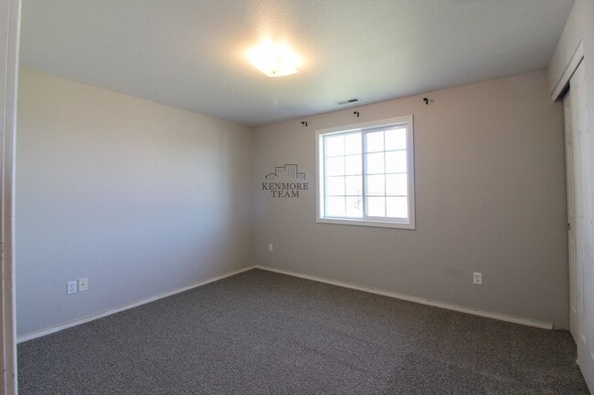 Building Photo - 3 Bedroom, 2.5 Bath Home in West Pasco