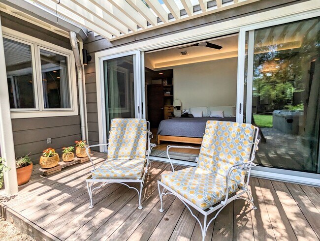 Building Photo - Remodeled Home Next To Zilker Park - 3 BR / 2 BA