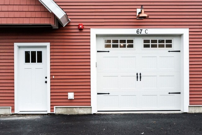Building Photo - 67 Groton Rd