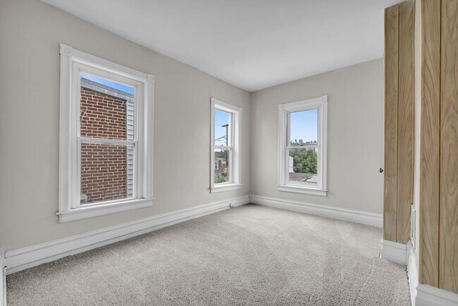 Building Photo - 325 1/2 N. Franklin St