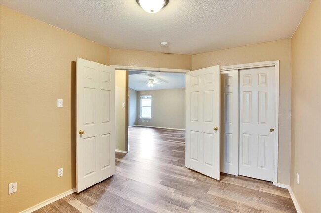 Building Photo - 2512 Jesse Owens Dr