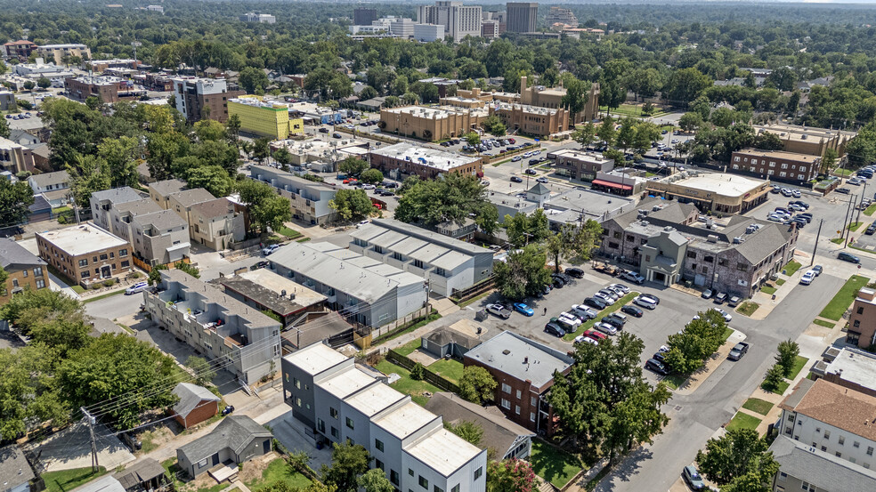 Building Photo - 1428 S Quincy Ave