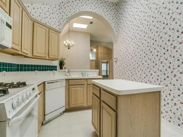 Building Photo - 8421 Gateway Dr