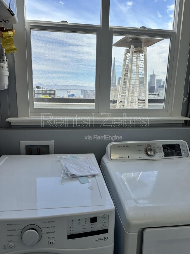 Building Photo - 1604 Jones St