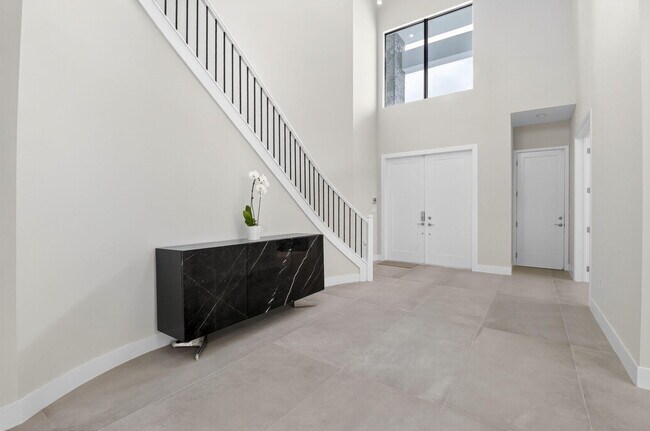 Building Photo - 8521 Ganton Dr