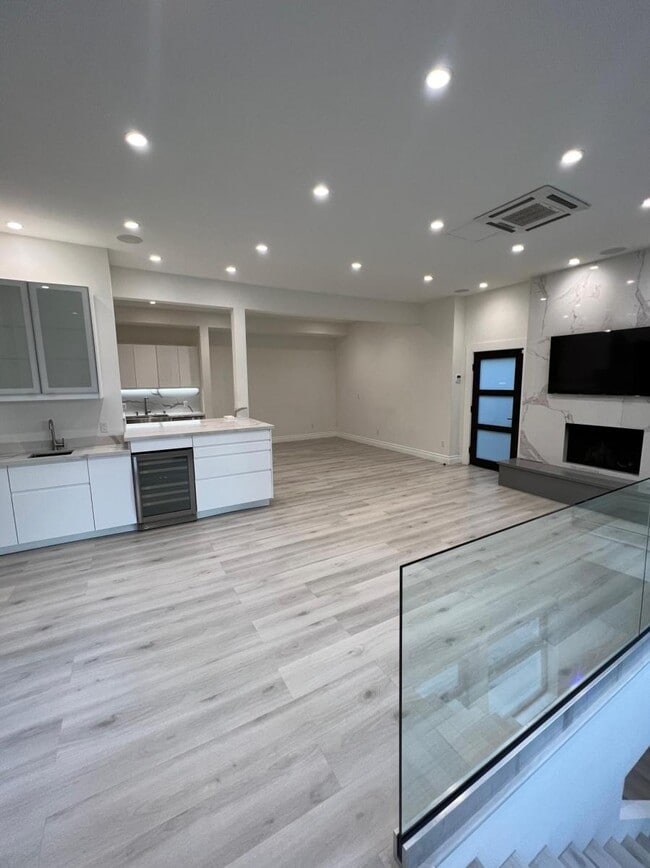 Building Photo - 6804 Gunn Dr