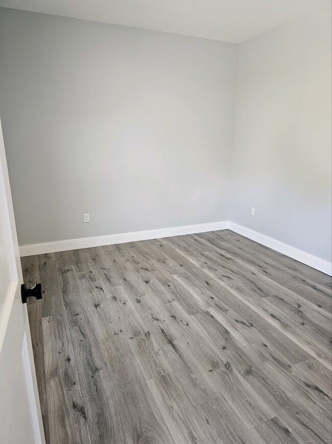 Building Photo - 281 Pequot Ave