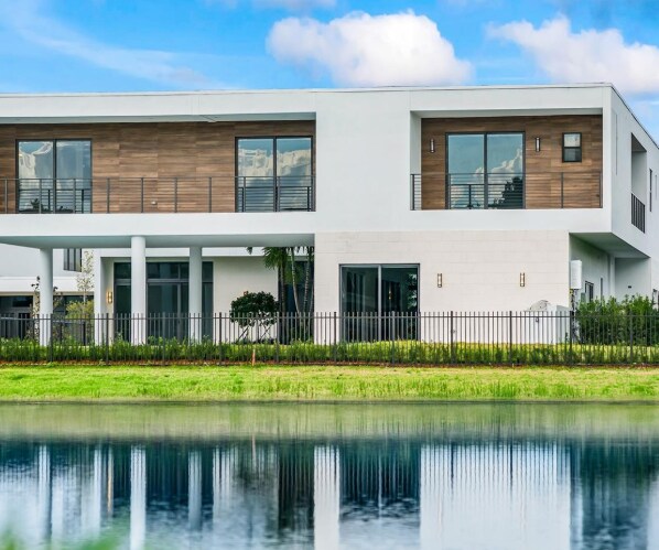 Building Photo - 16680 Botaniko Dr N