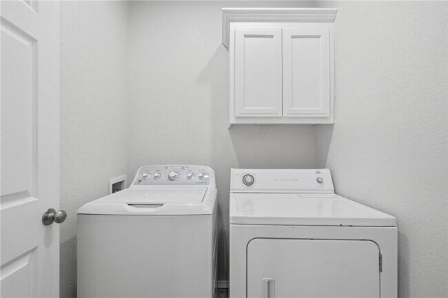 Building Photo - 3402 SW Windrift Ave