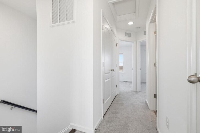 Building Photo - 38 Kirby Ct