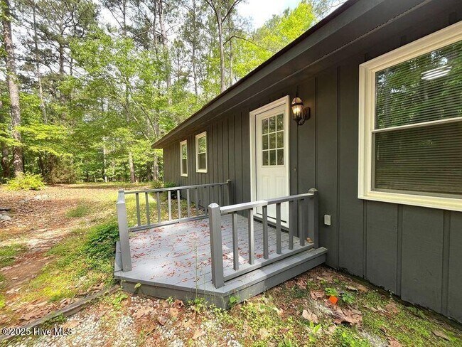 Building Photo - 900 Heather Trail