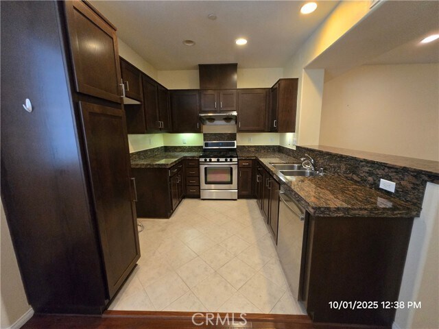 Building Photo - 17871 Shady View Dr
