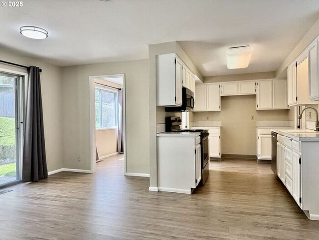 Building Photo - Charming 3-Bedroom Home in Tranquil Ridgev...
